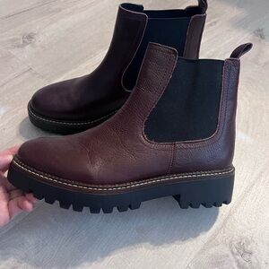 Caslon Chelsea boots- size 7.5